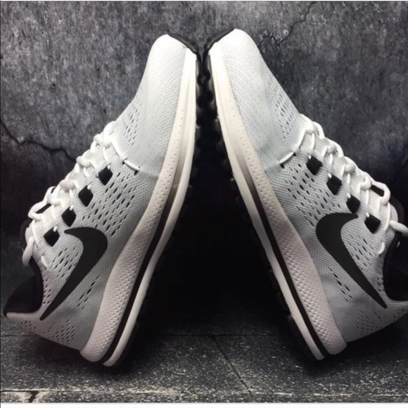 NWT Air Zoom Vomero 12 B/W Pure Platinum WMNS - Picture 2 of 8